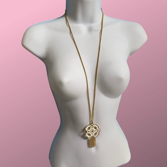 Vintage AVON White Enamel & Gold Tone Geometric Brooch Necklace On Long Chain - Picture 9 of 11